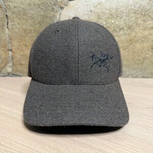 Arcteryx Wool Ball Cap Fitted Hat Unisex Small Medium 57cm Charcoal Gray